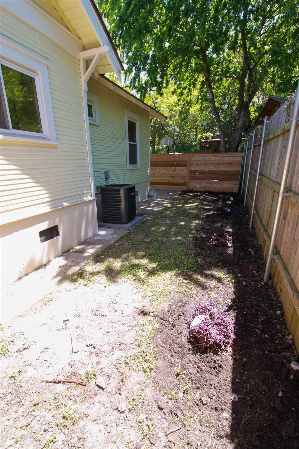 1301 S 6th St, Austin, TX 78704