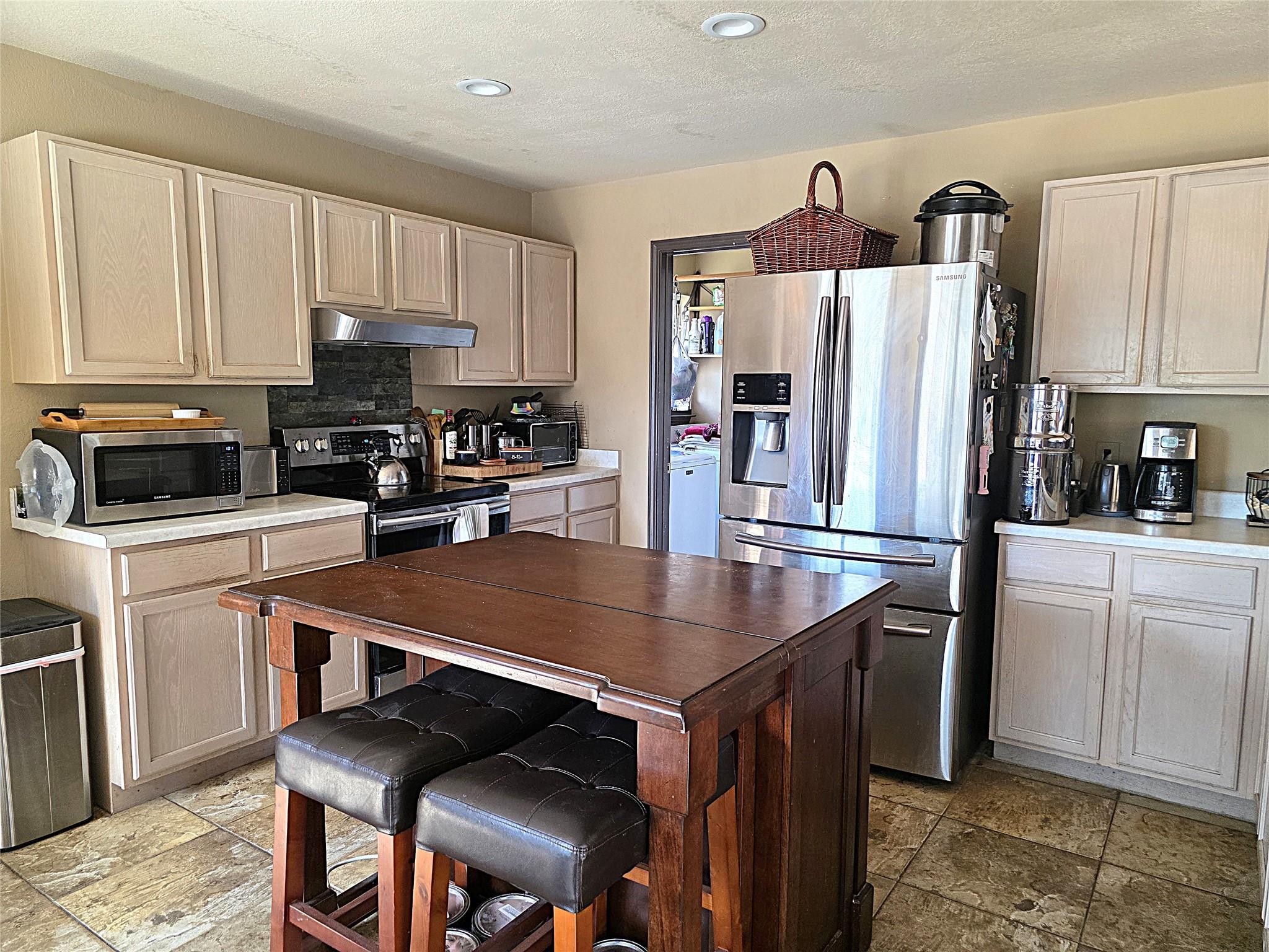 1806 Candlelight Dr, Leander, TX 78641