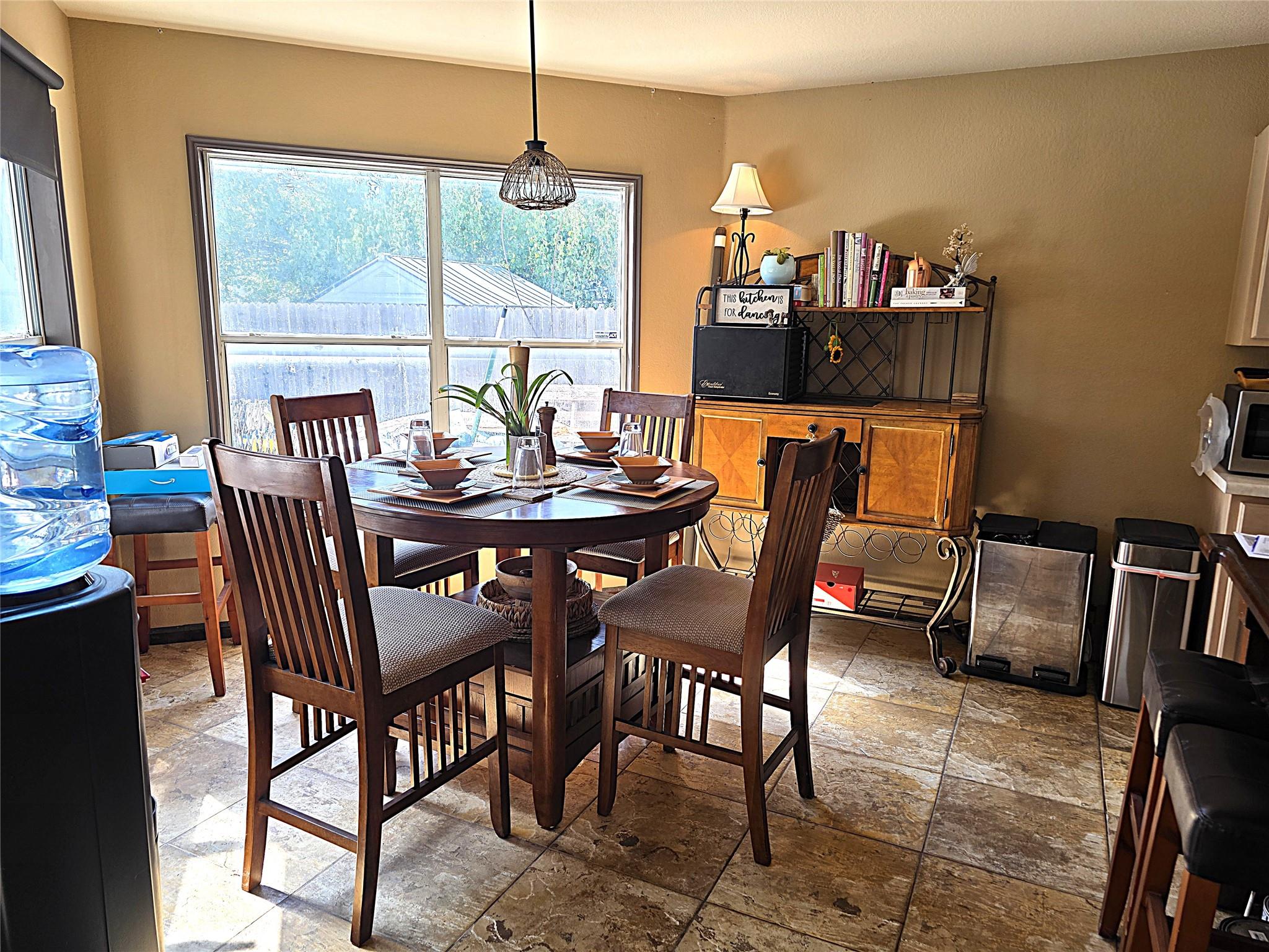 1806 Candlelight Dr, Leander, TX 78641