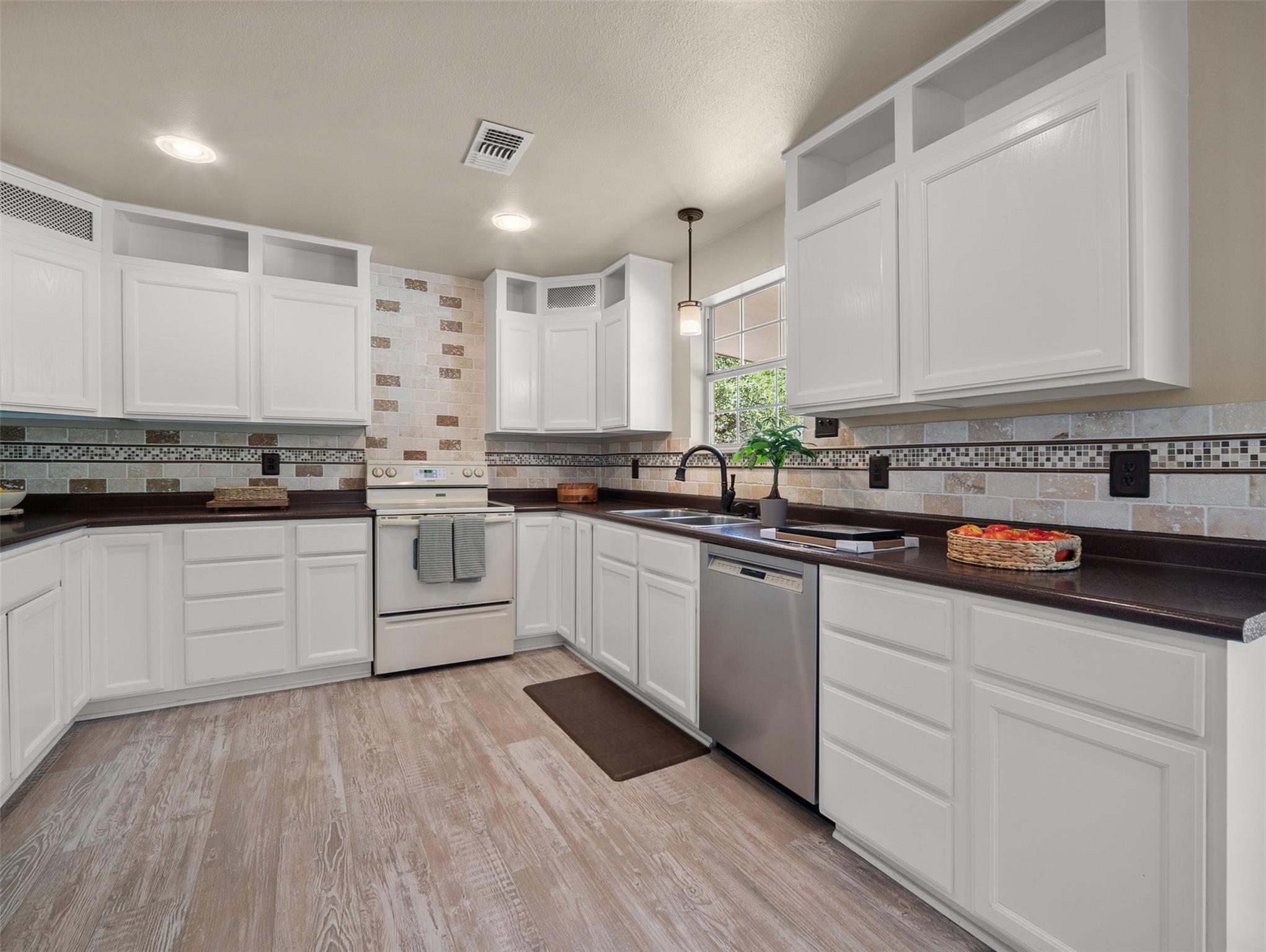 504 Oak Grove Rd, San Marcos, TX 78666