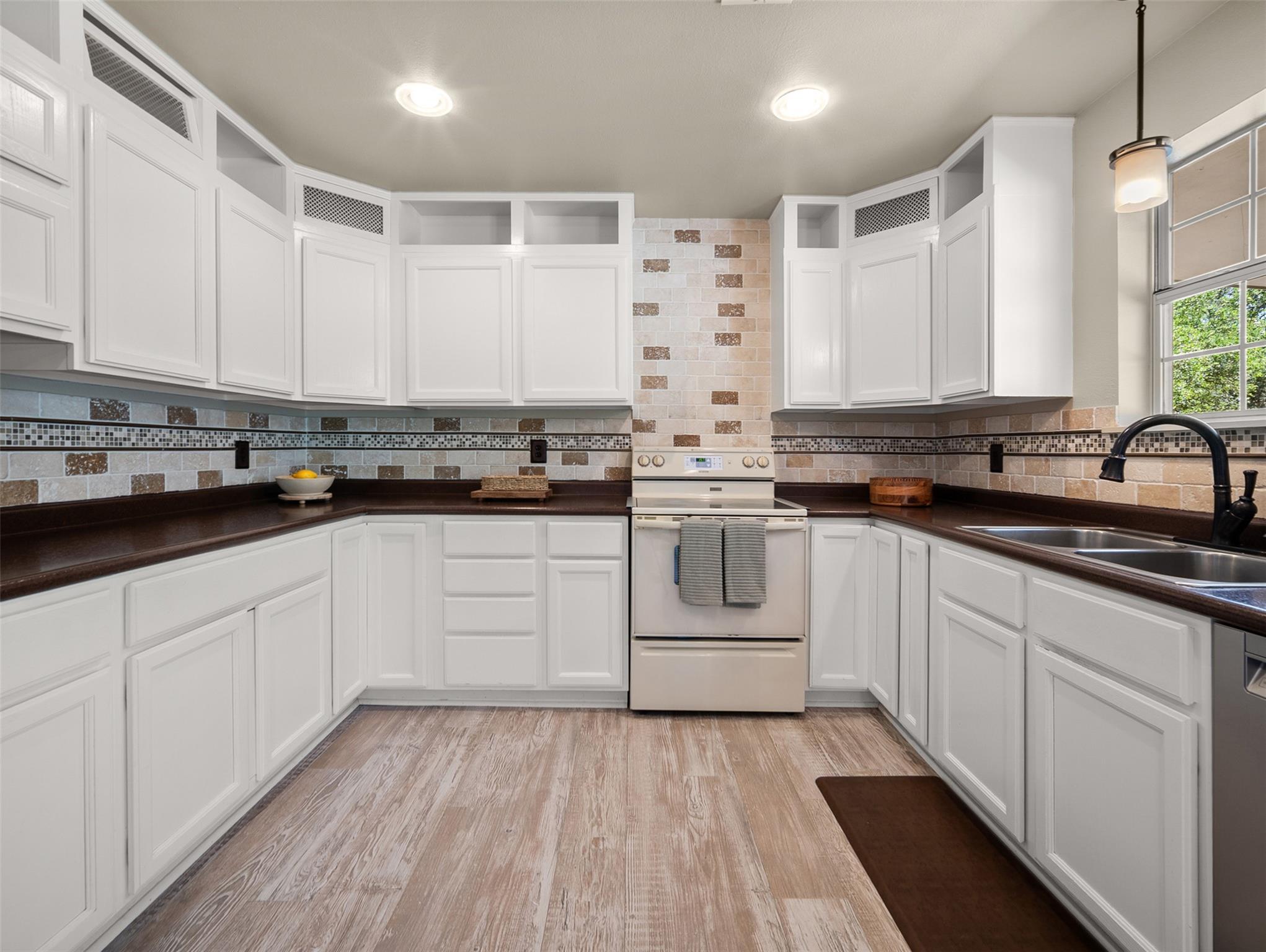 504 Oak Grove Rd, San Marcos, TX 78666