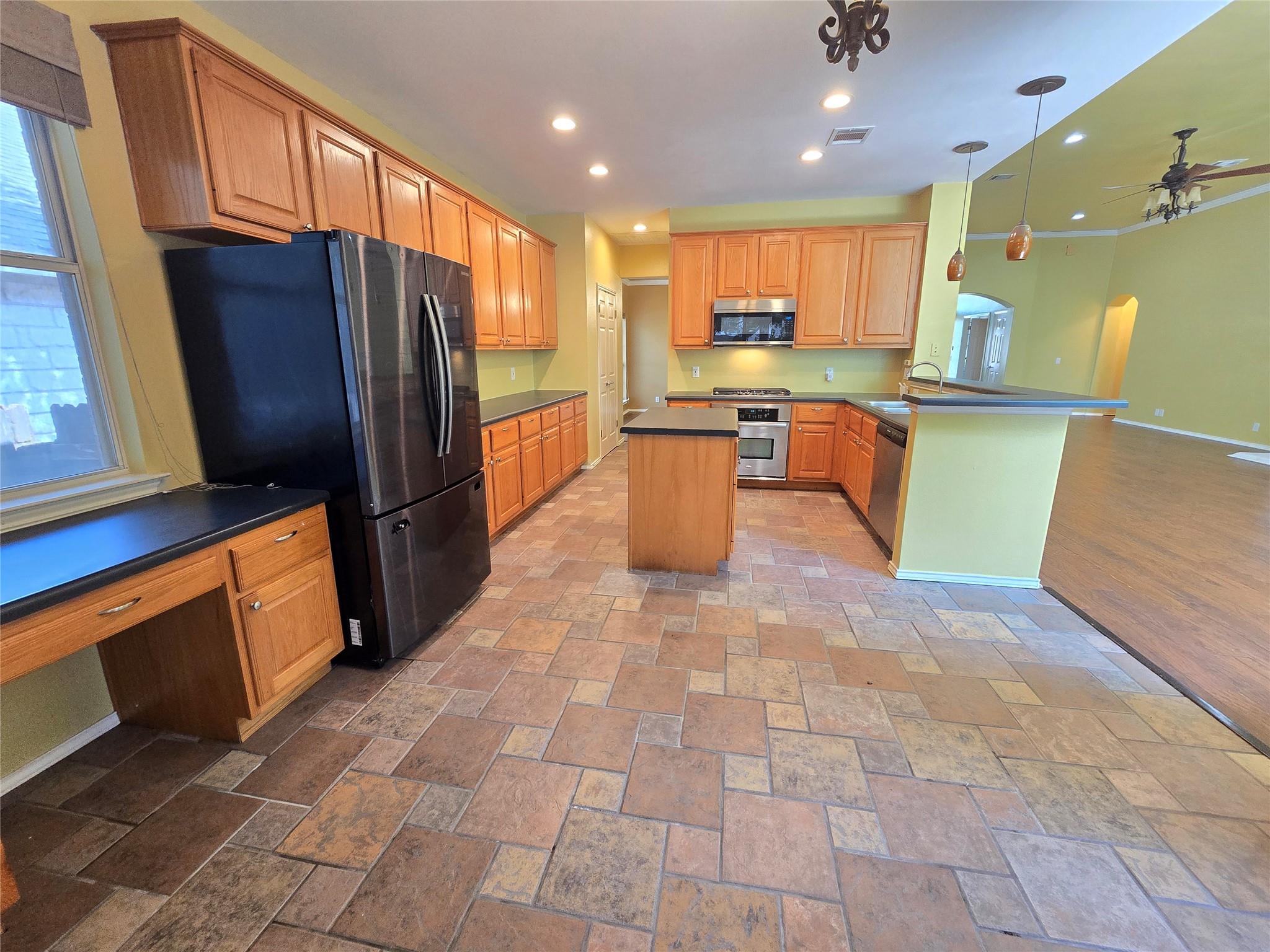 2216 S Shark Loop, Round Rock, TX 78664