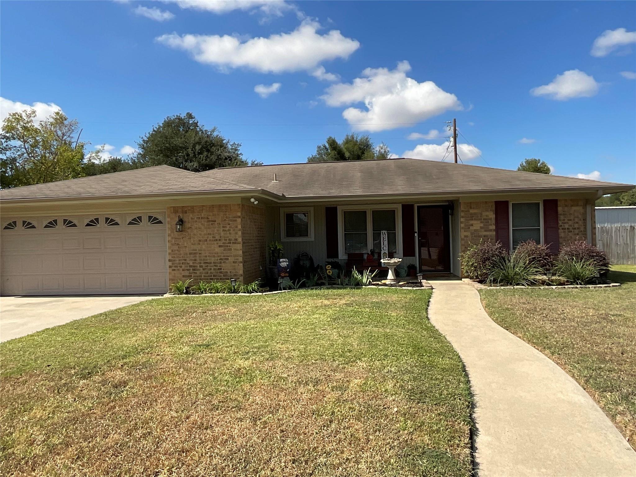 619 E Jackson St, Rockdale, TX 76567