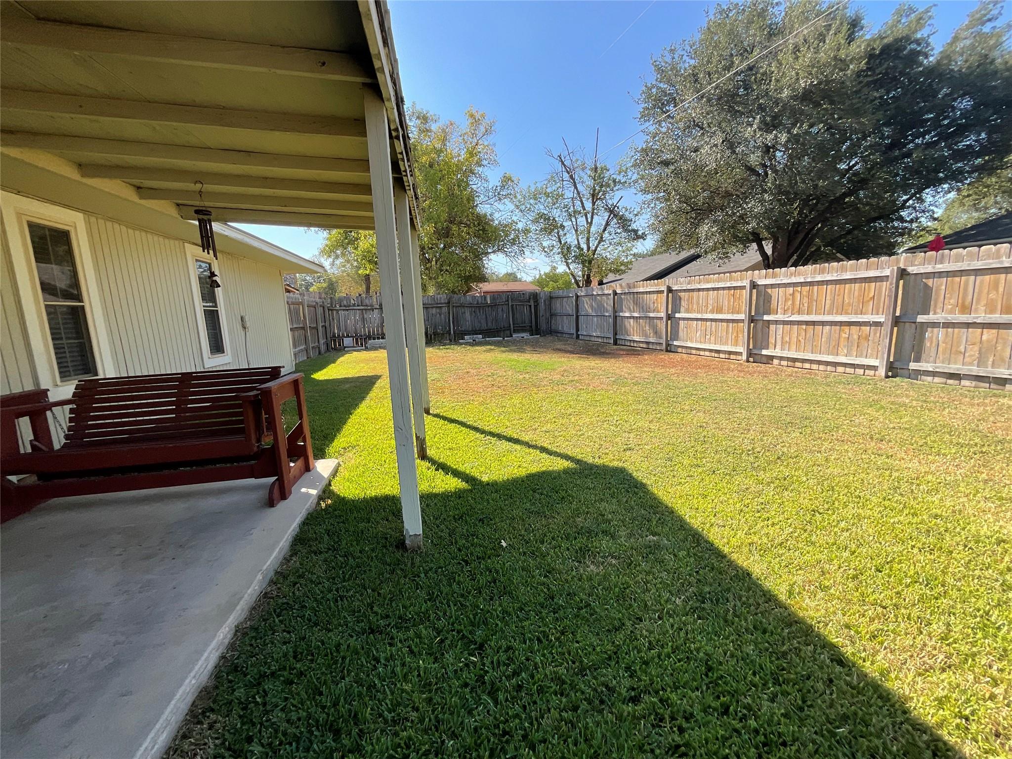 619 E Jackson St, Rockdale, TX 76567