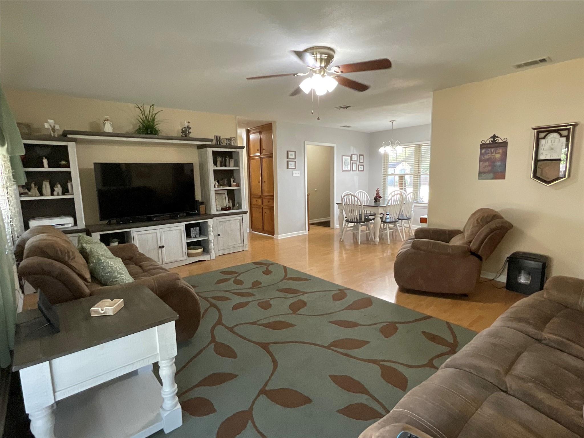 619 E Jackson St, Rockdale, TX 76567