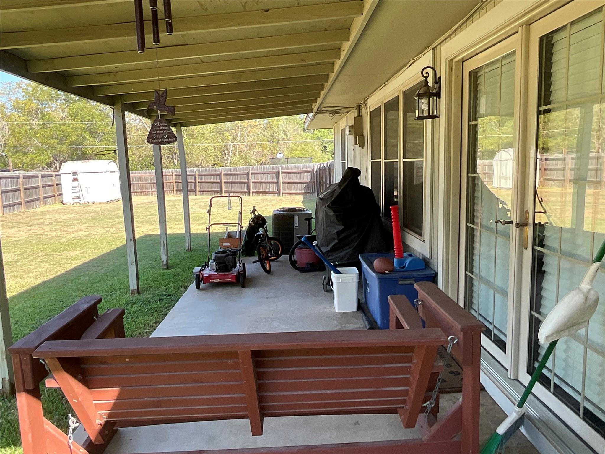 619 E Jackson St, Rockdale, TX 76567