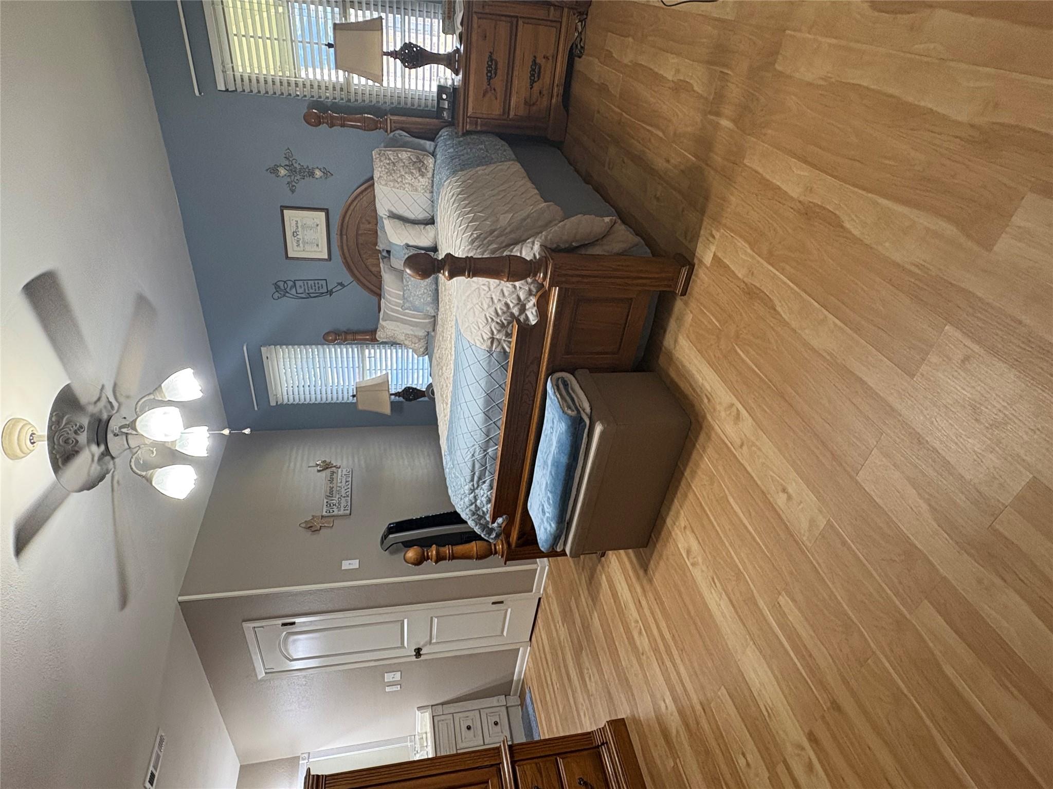 619 E Jackson St, Rockdale, TX 76567