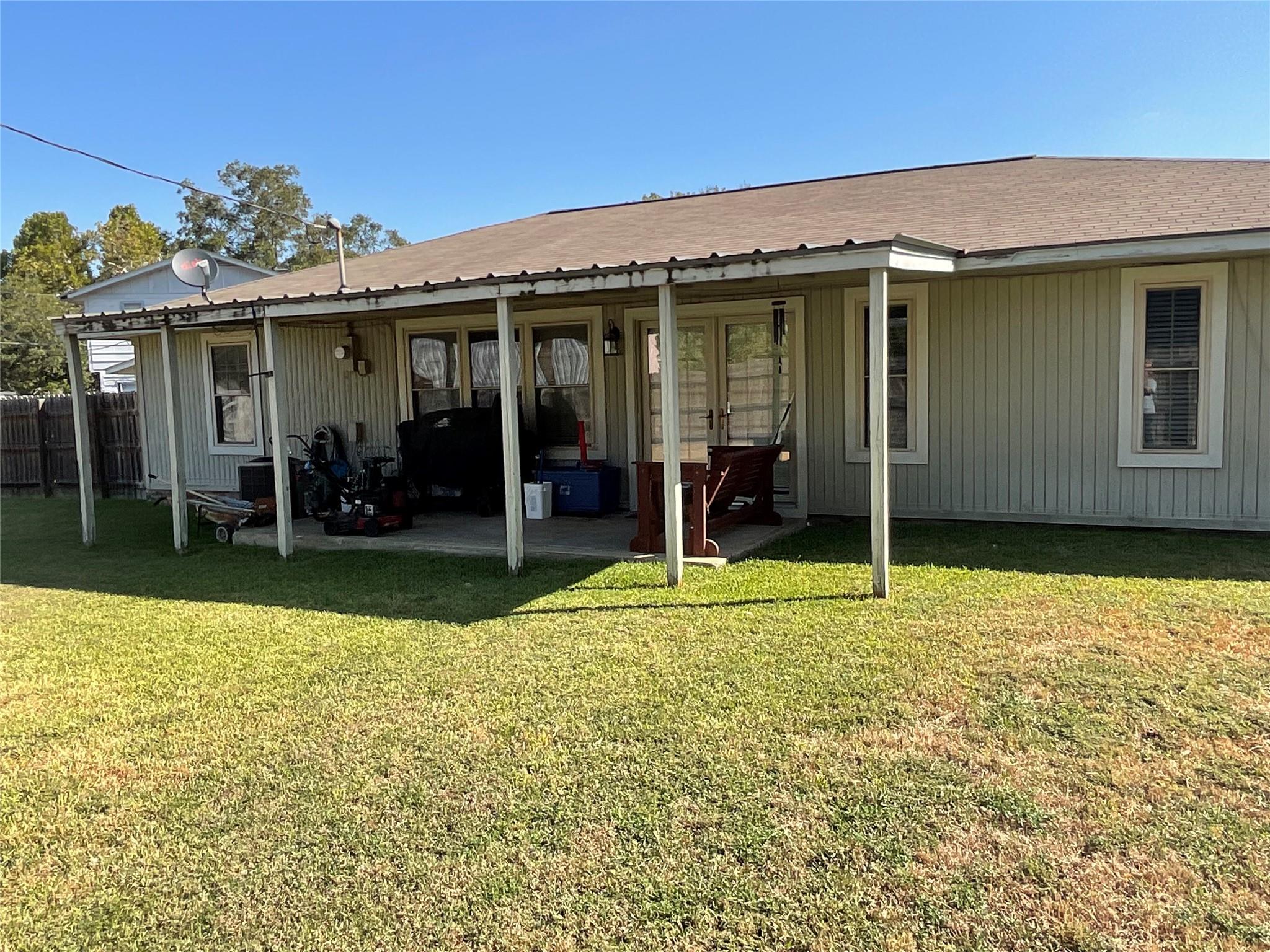 619 E Jackson St, Rockdale, TX 76567