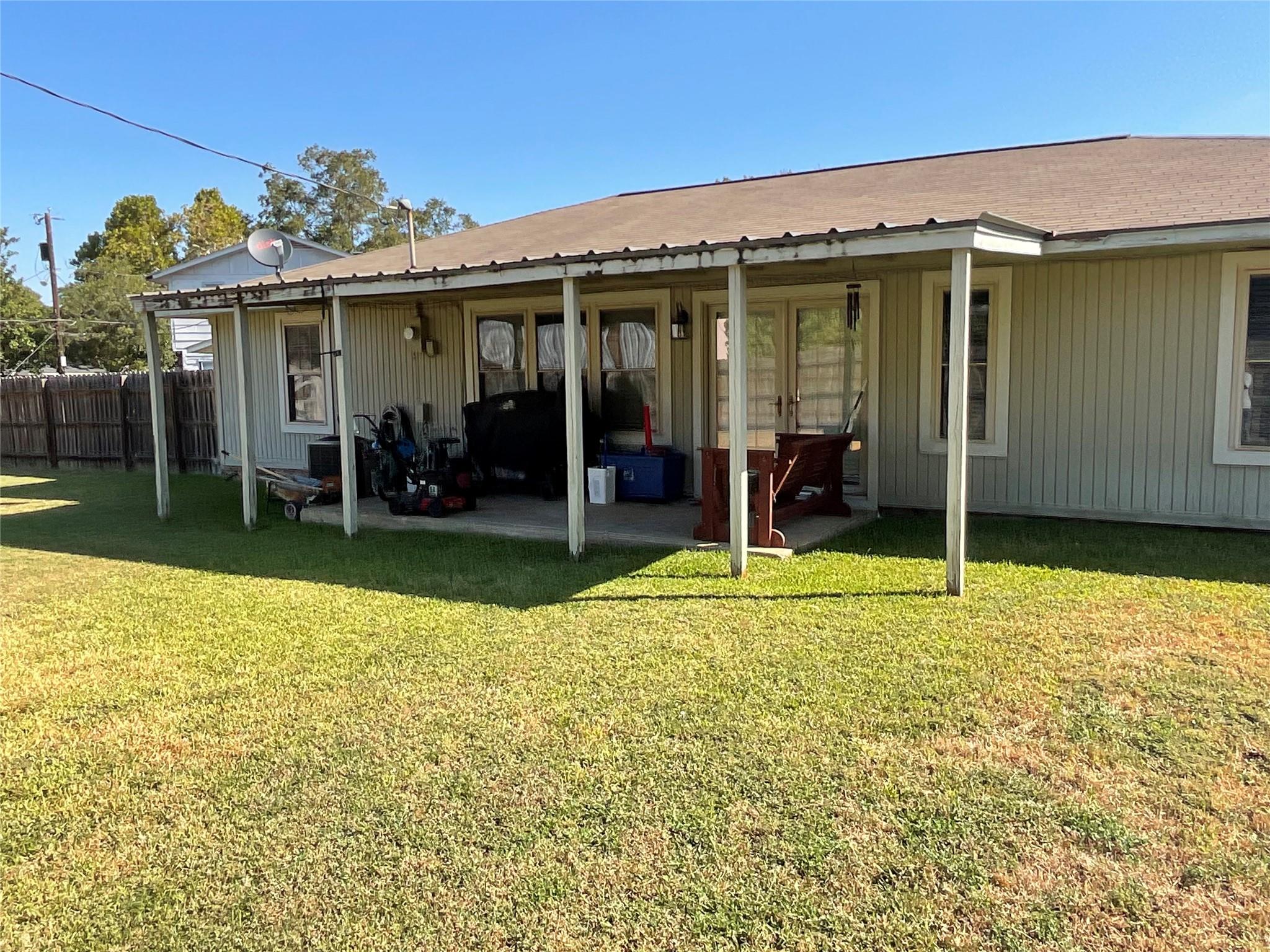 619 E Jackson St, Rockdale, TX 76567