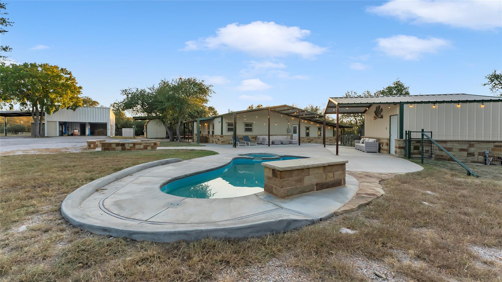 310 Thomas Ridge Rd, Burnet, TX 78611