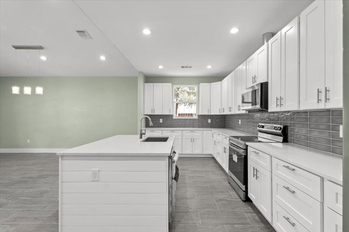 120 Plumeria Dr, Dale, TX 78616