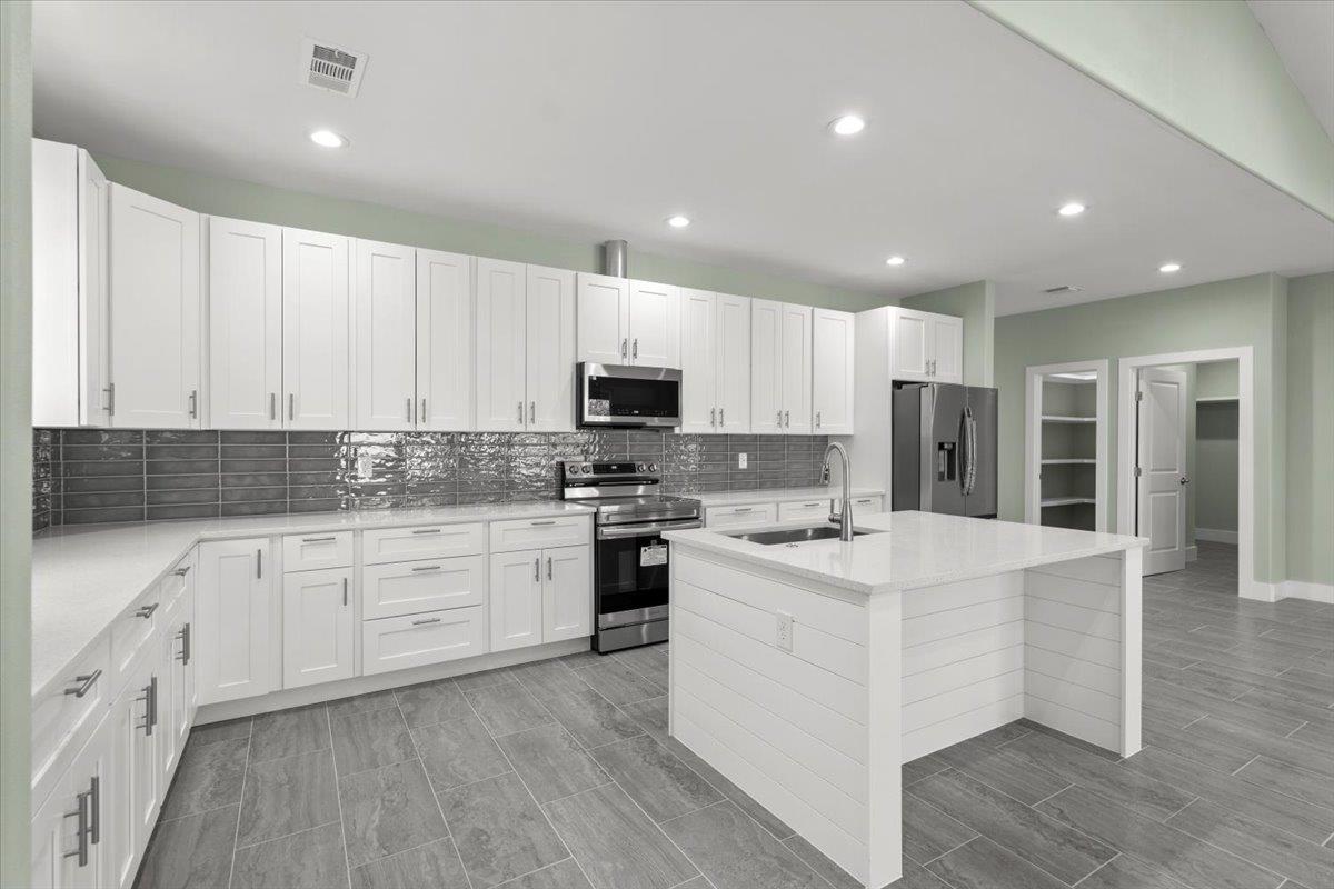 120 Plumeria Dr, Dale, TX 78616