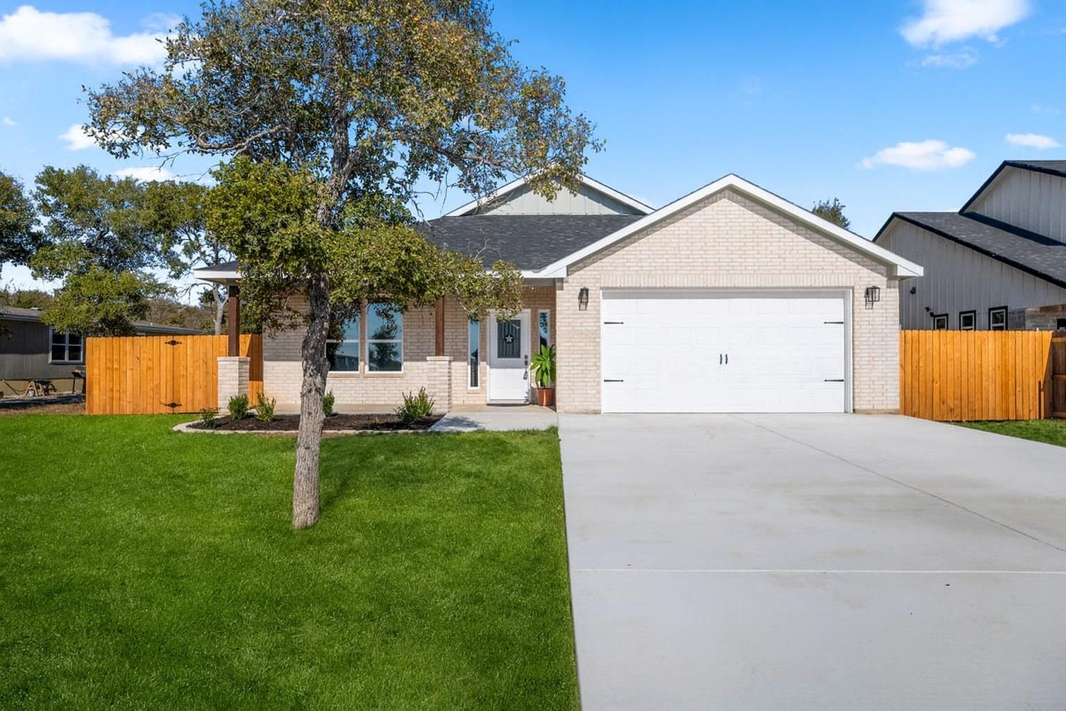 120 Plumeria Dr, Dale, TX 78616