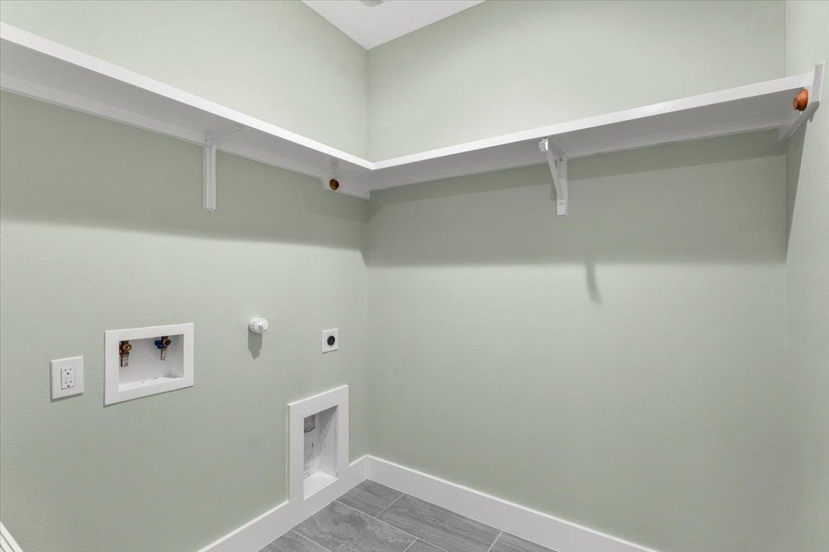 120 Plumeria Dr, Dale, TX 78616