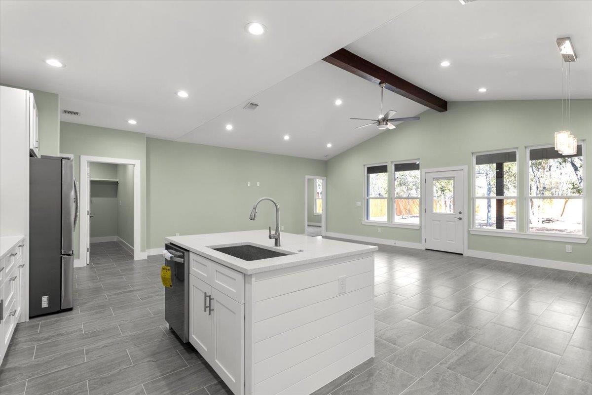 120 Plumeria Dr, Dale, TX 78616