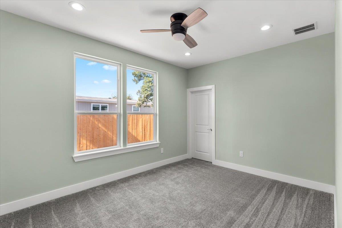 120 Plumeria Dr, Dale, TX 78616