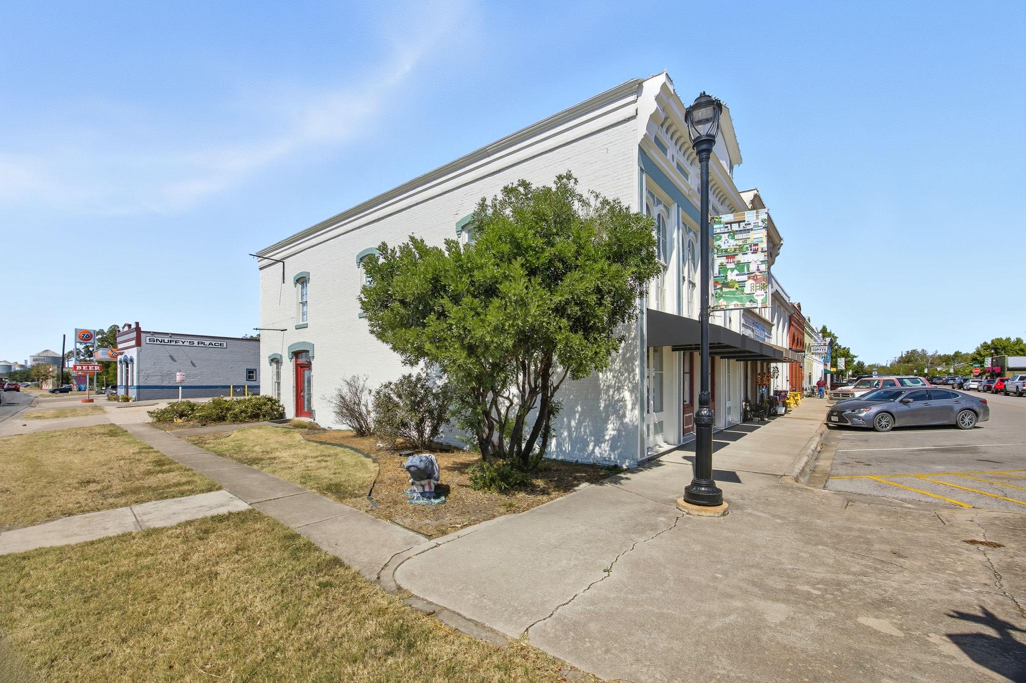 101 East St, Hutto, TX 78634