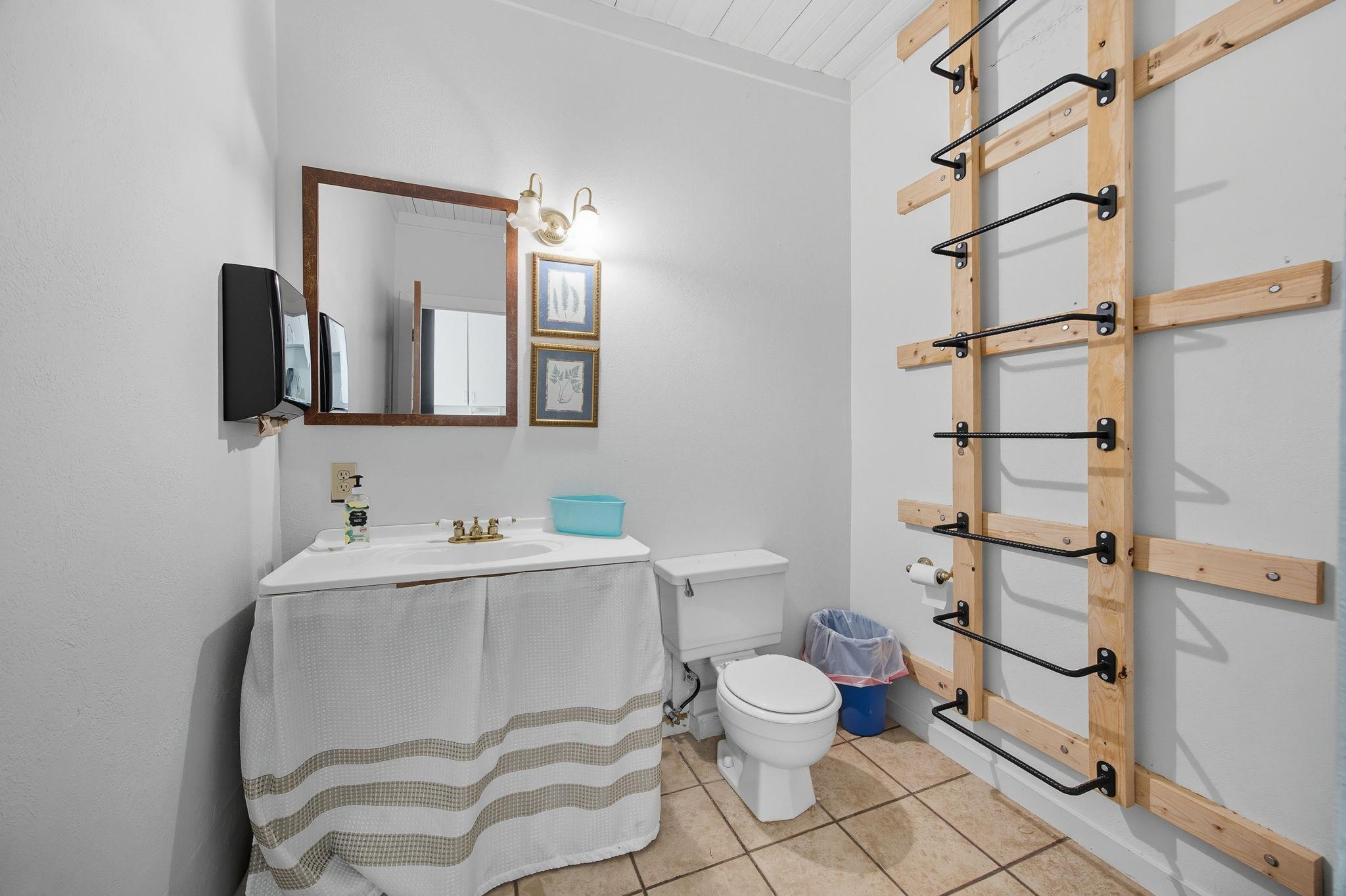 101 East St, Hutto, TX 78634