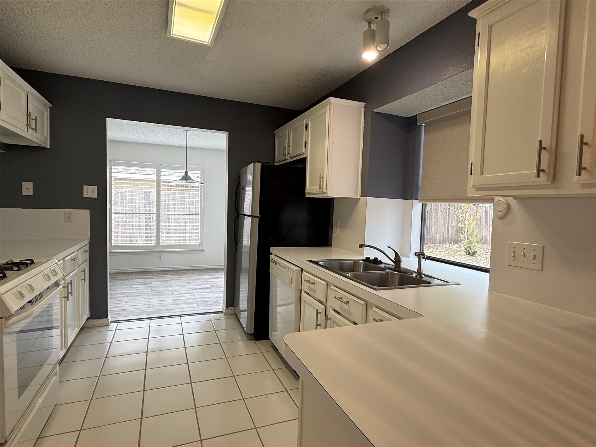 2503 Autrey Dr, Leander, TX 78641