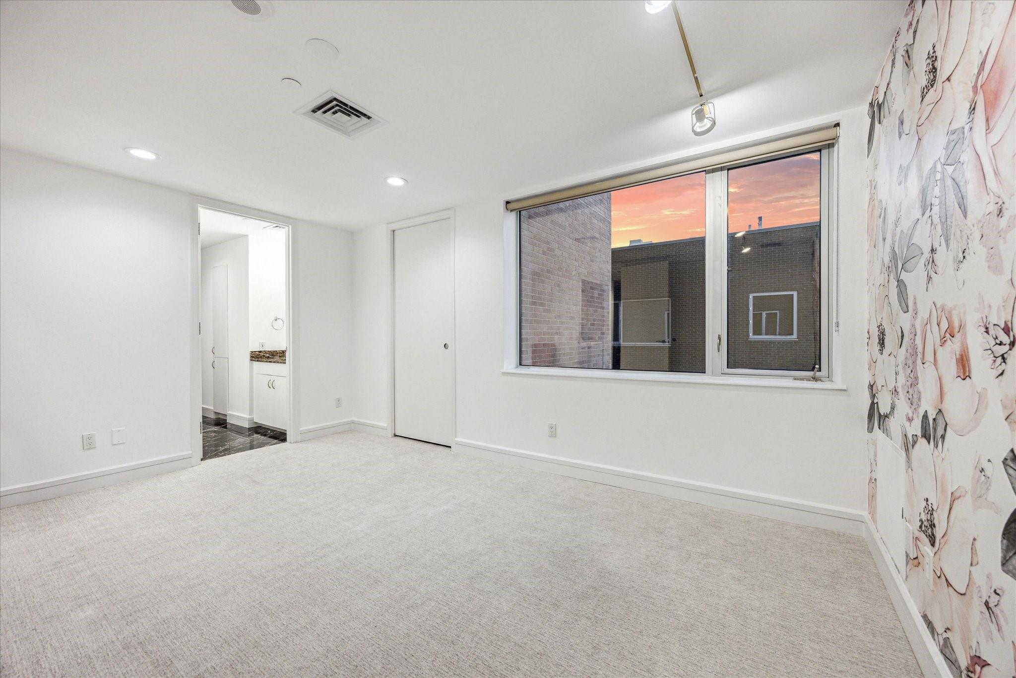 901 W 9th St # 401, Austin, TX 78703