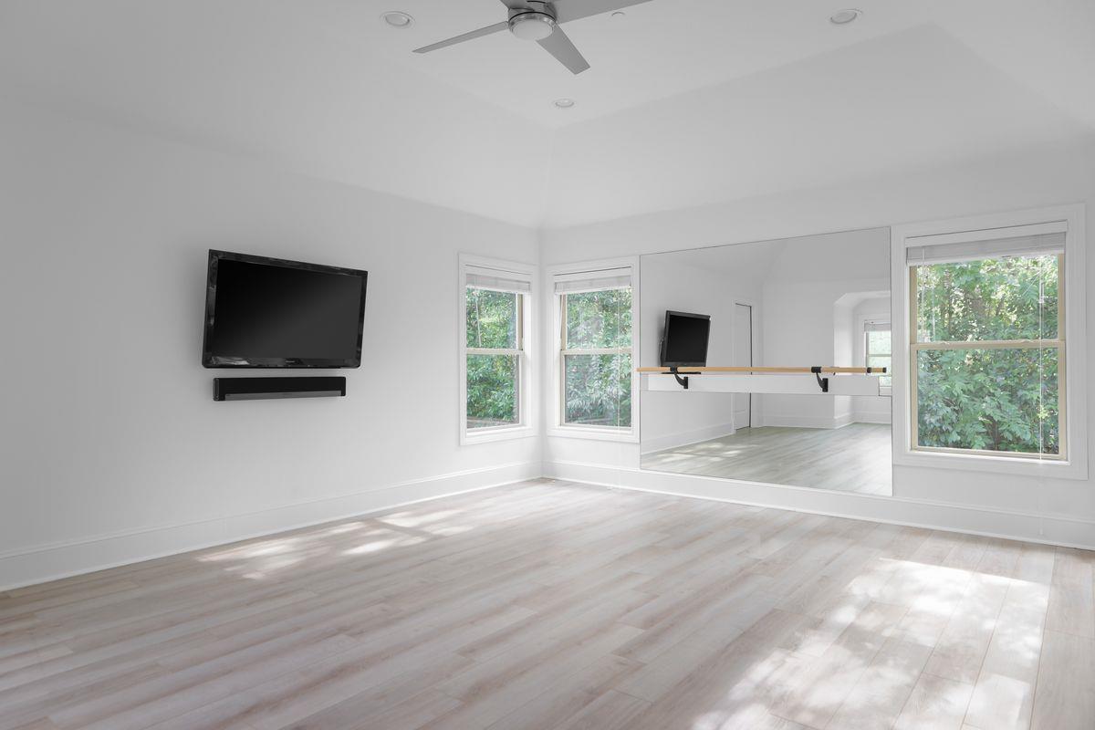 506 Konstanty Cir, Austin, TX 78746