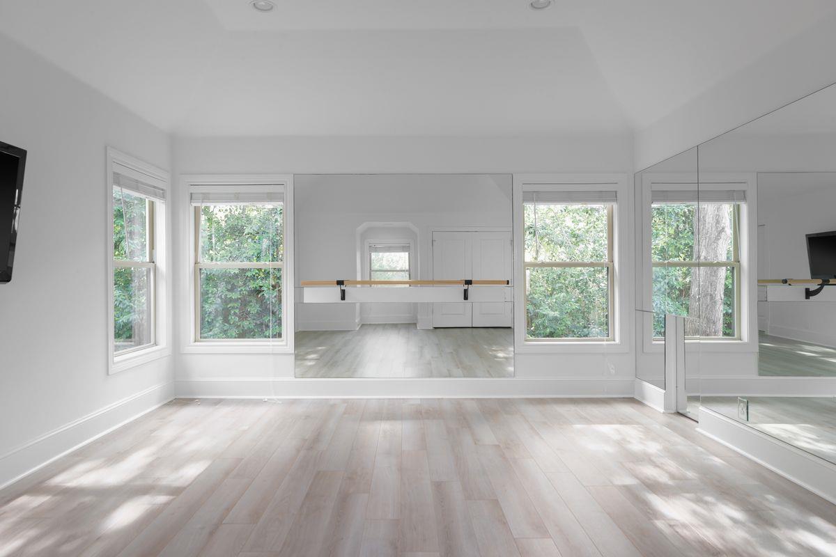 506 Konstanty Cir, Austin, TX 78746