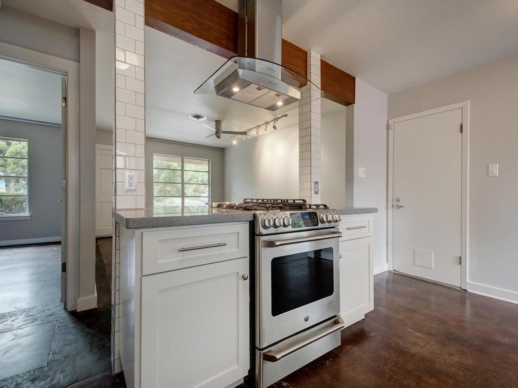 1110 FIELDCREST Dr, Austin, TX 78704