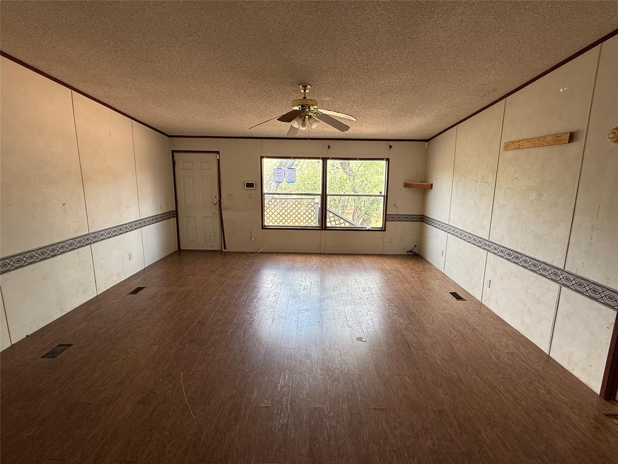 435 Horseshoe Dr, Kingsland, TX 78639