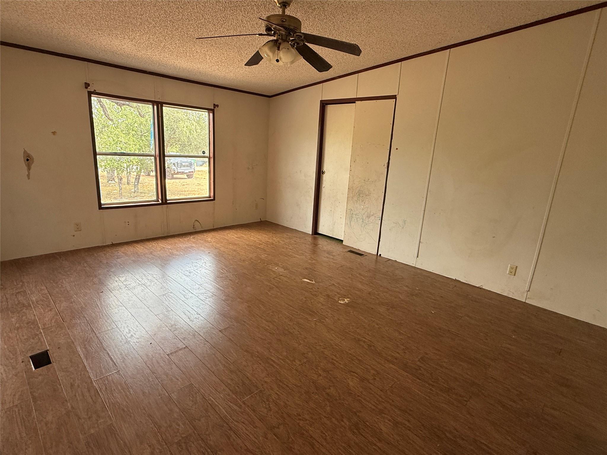 435 Horseshoe Dr, Kingsland, TX 78639