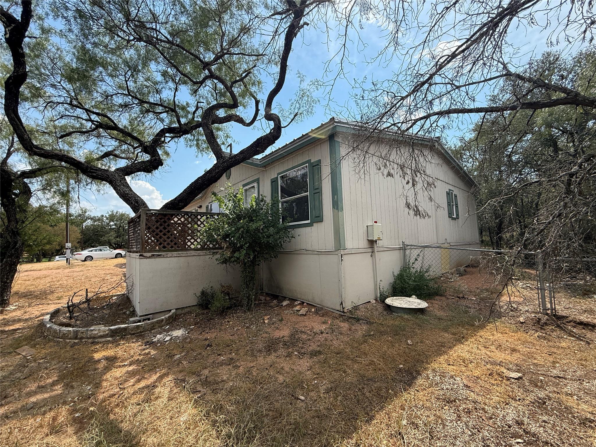 435 Horseshoe Dr, Kingsland, TX 78639