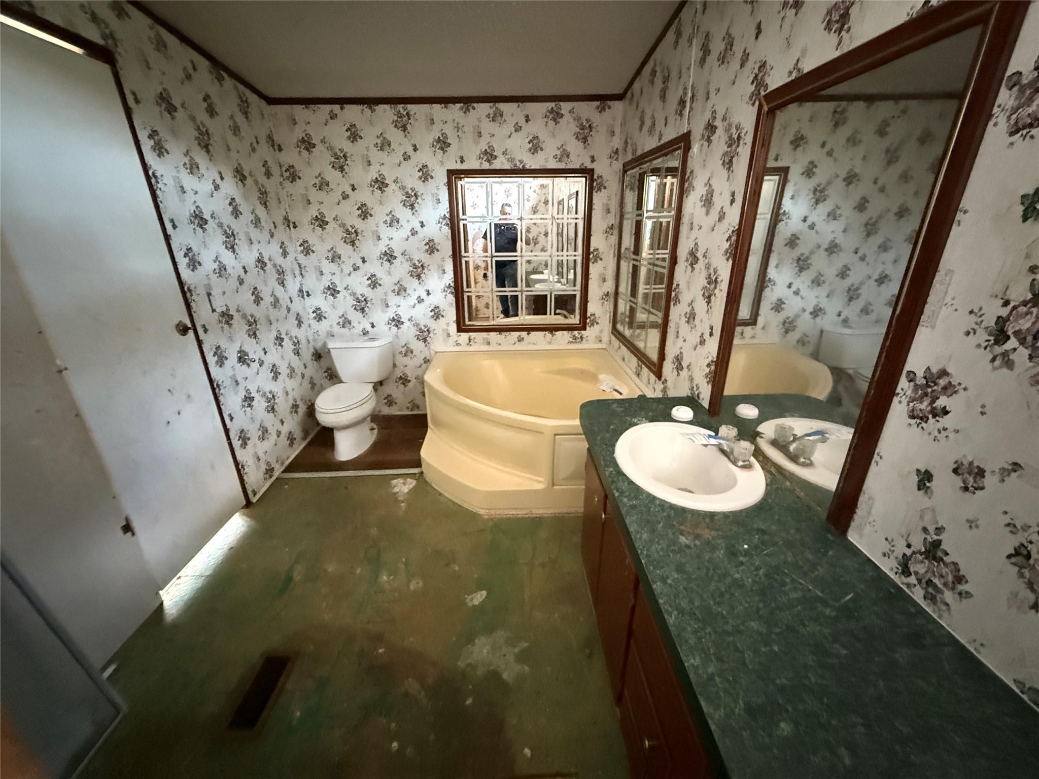 435 Horseshoe Dr, Kingsland, TX 78639