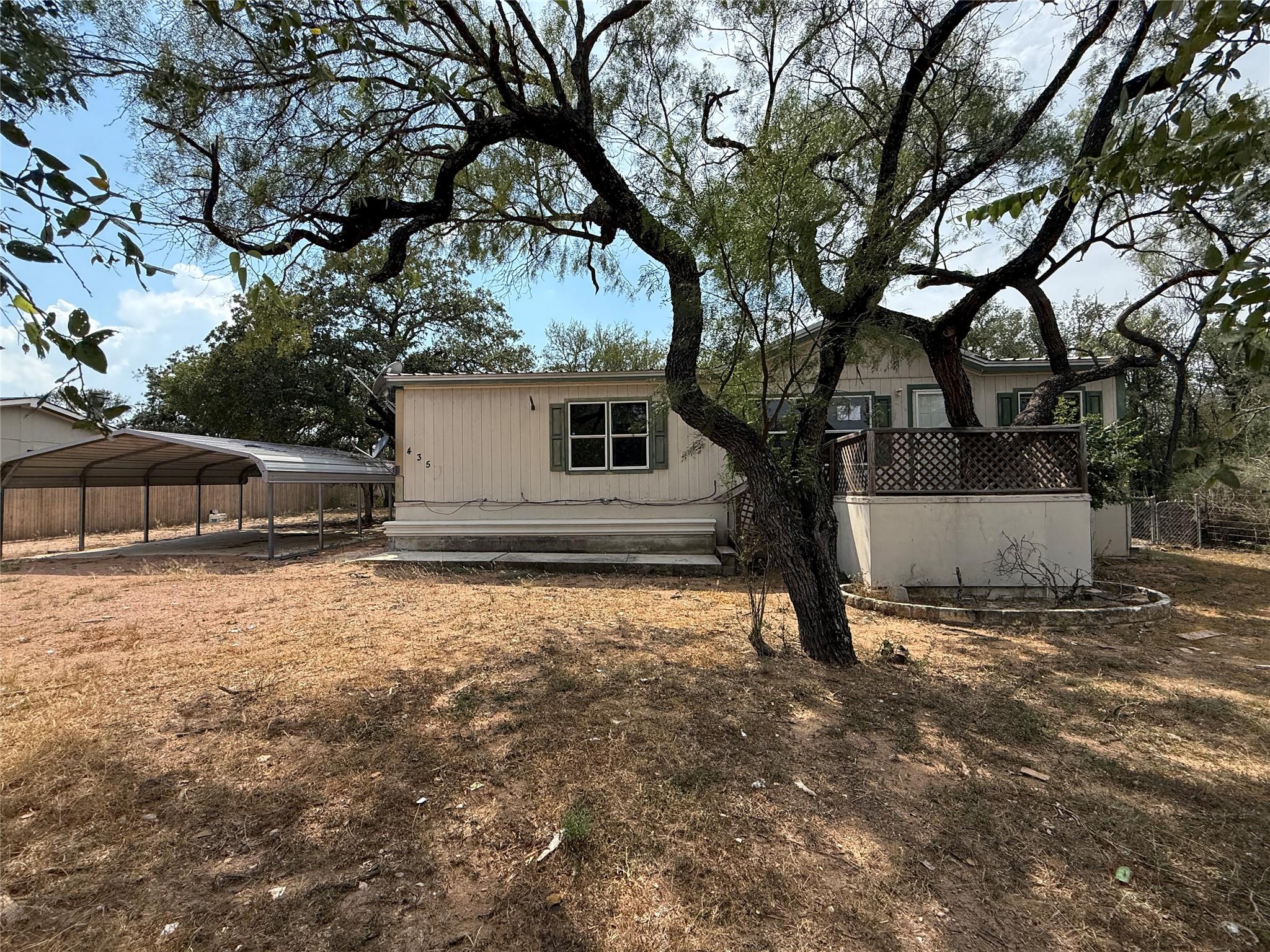 435 Horseshoe Dr, Kingsland, TX 78639