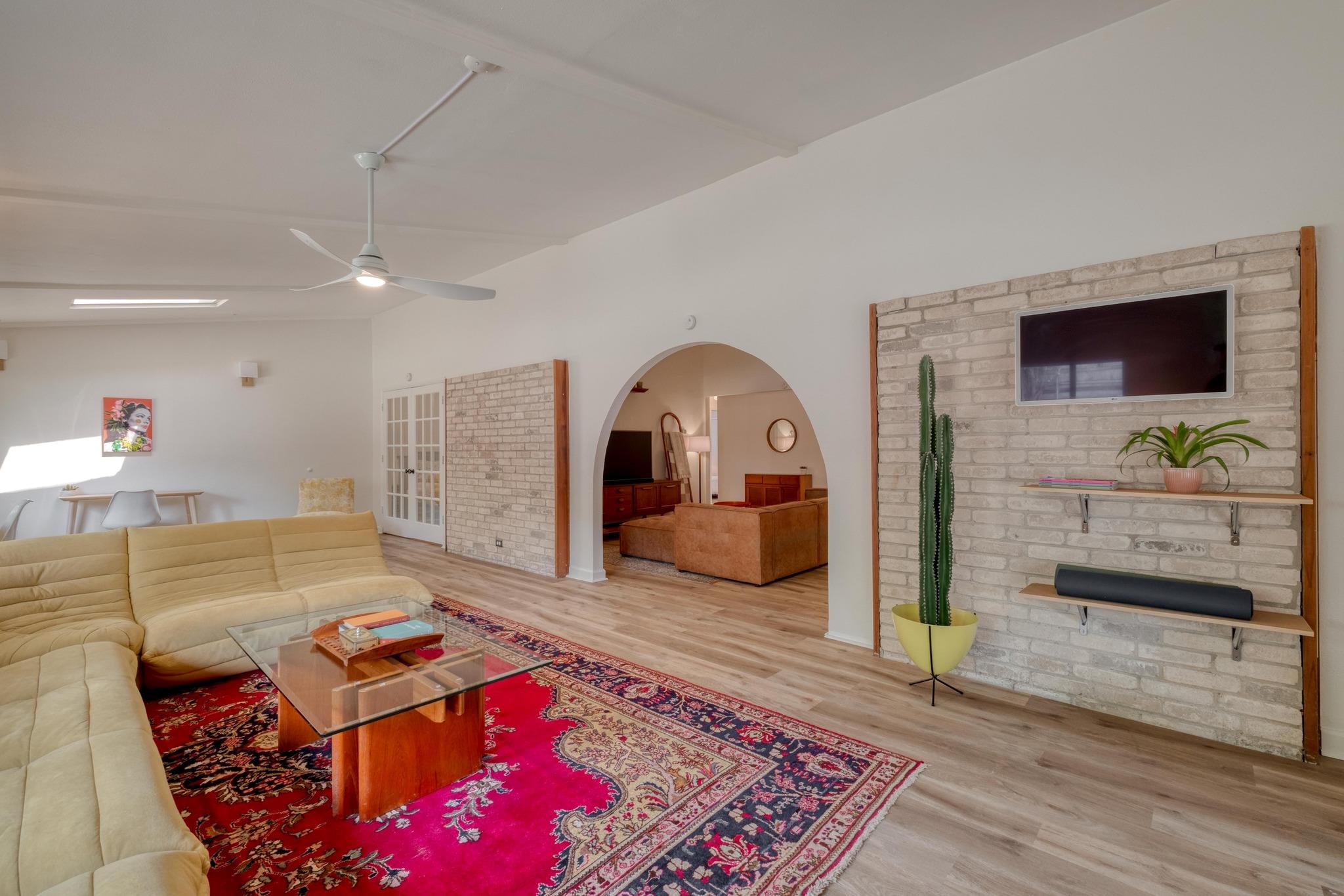 9214 Hunters Trce E, Austin, TX 78758