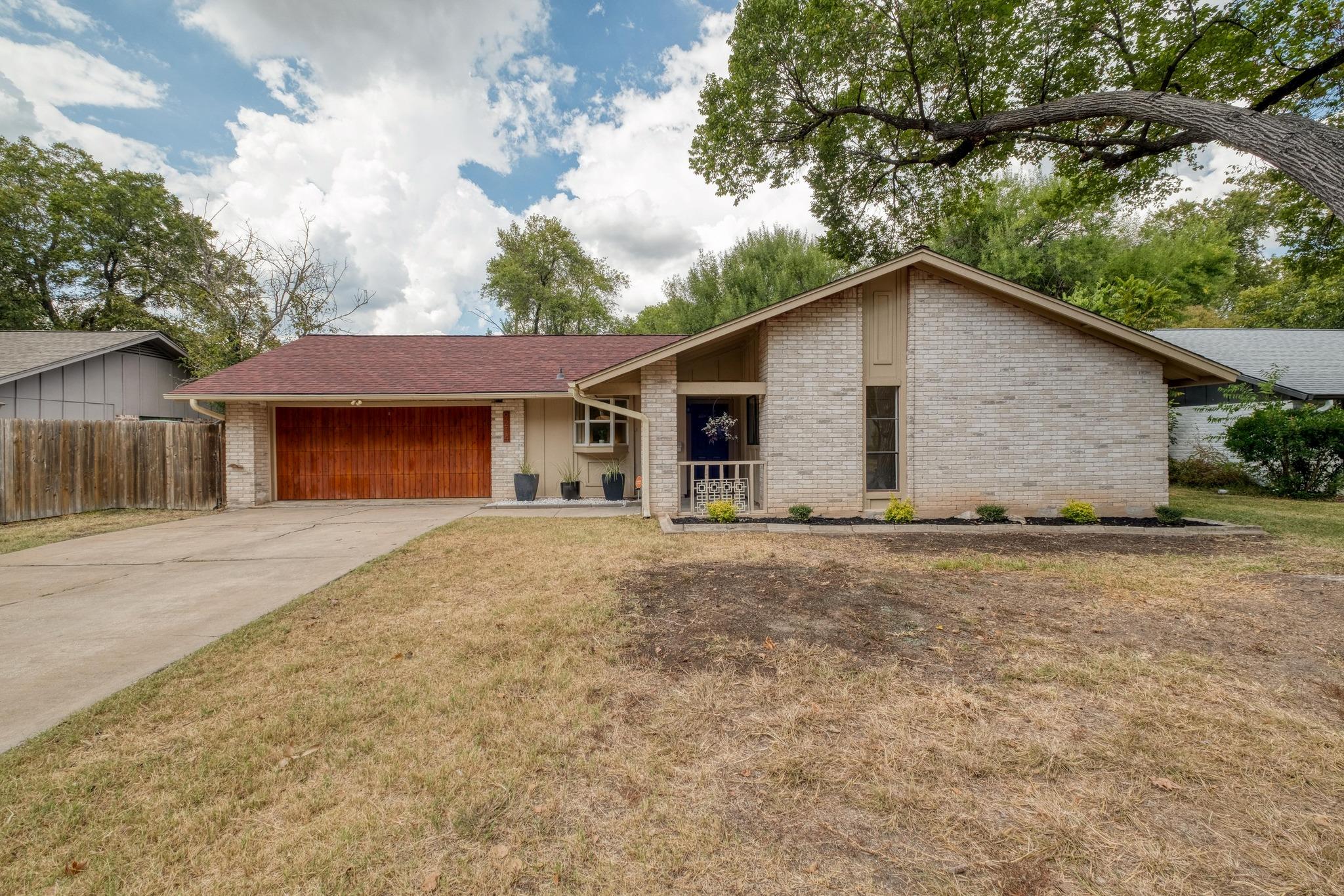 9214 Hunters Trce E, Austin, TX 78758