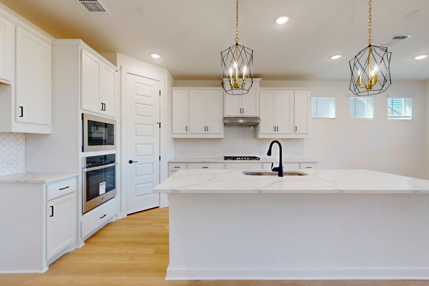 3925 Waxahachie Rd, Leander, TX 78641