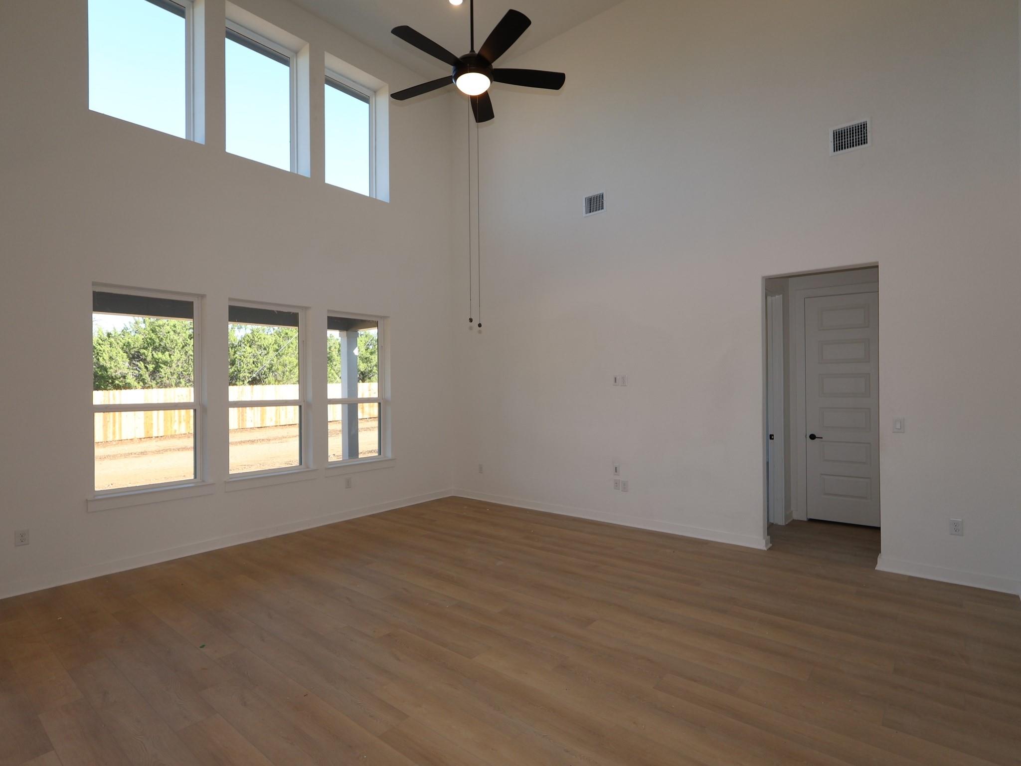 3925 Waxahachie Rd, Leander, TX 78641