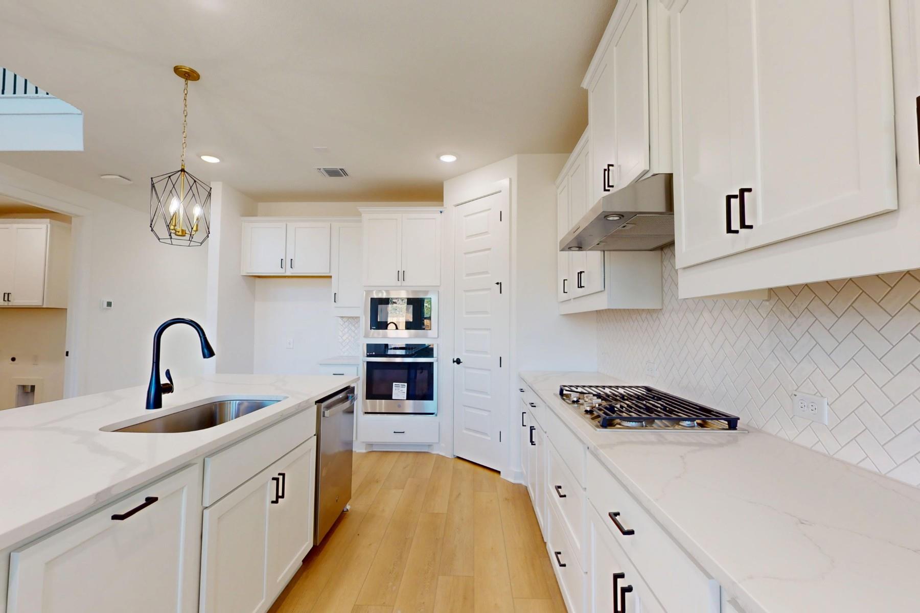 3925 Waxahachie Rd, Leander, TX 78641