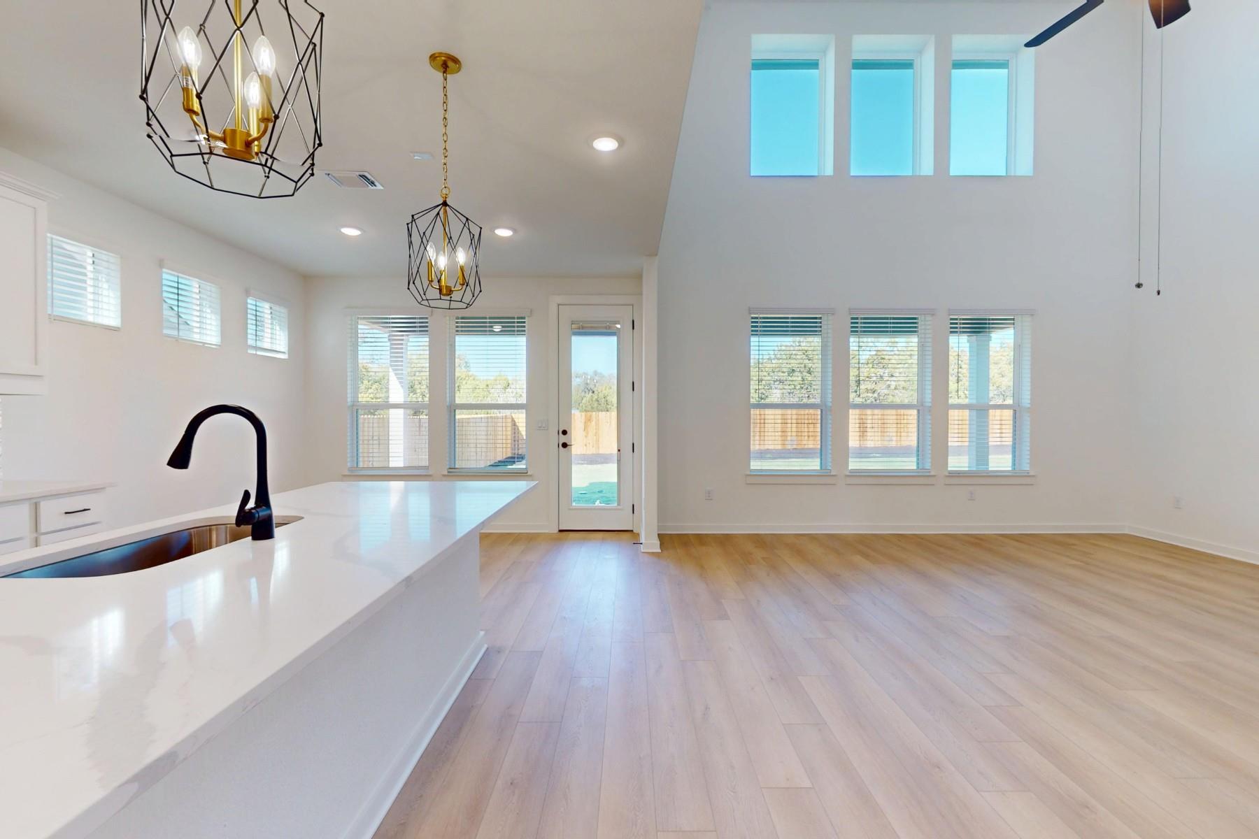 3925 Waxahachie Rd, Leander, TX 78641