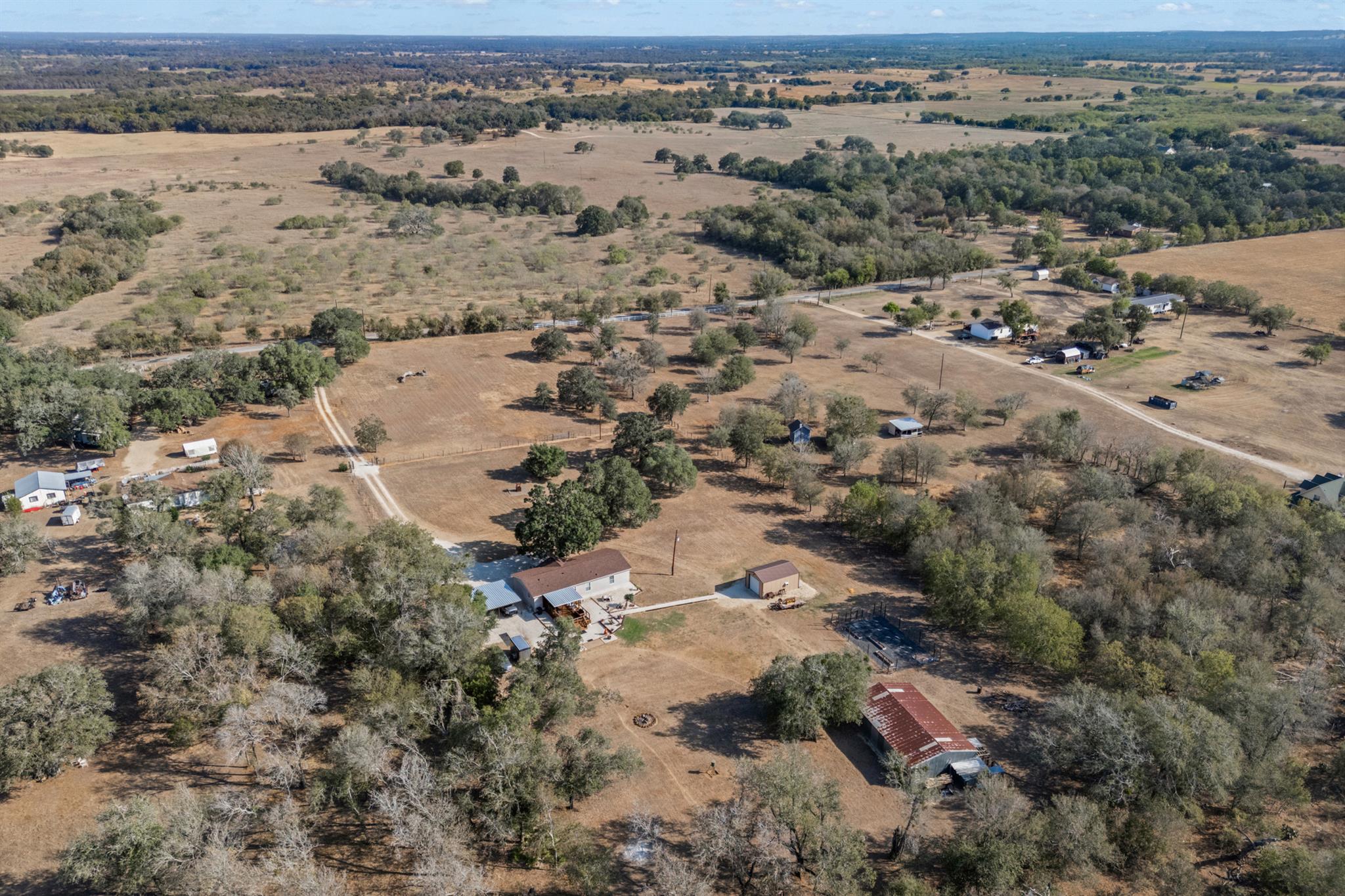 864 Rolling Oaks Dr, Luling, TX 78648