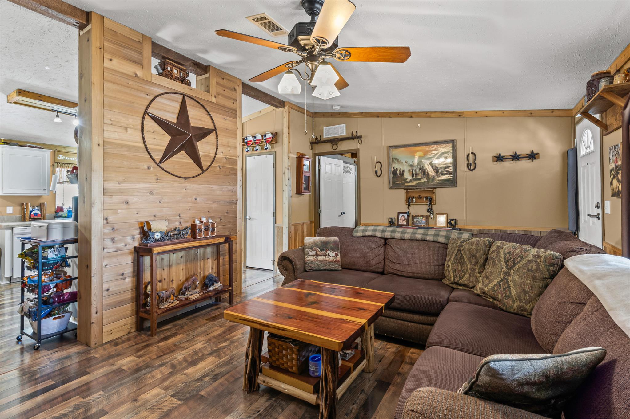 864 Rolling Oaks Dr, Luling, TX 78648