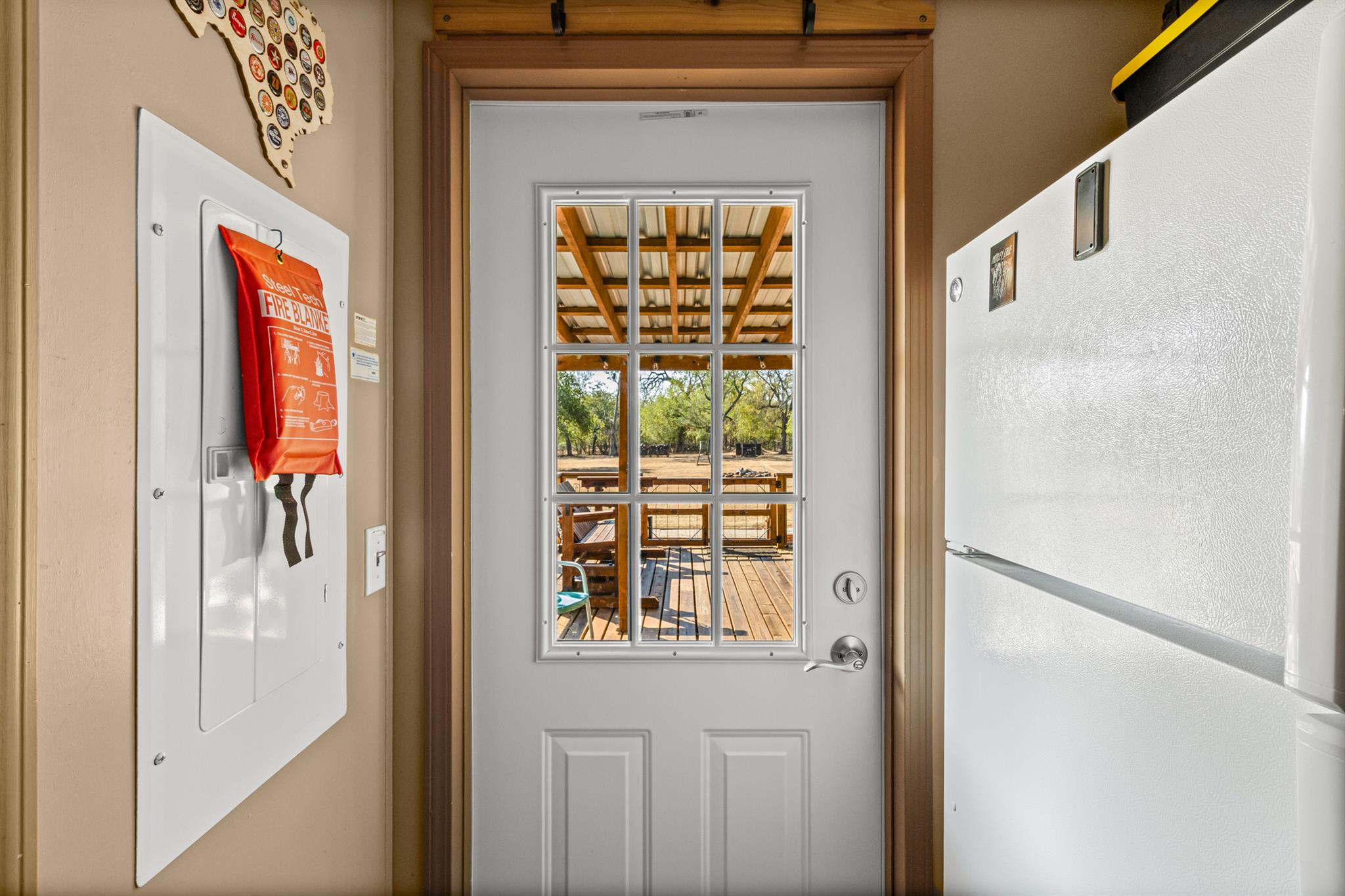 864 Rolling Oaks Dr, Luling, TX 78648