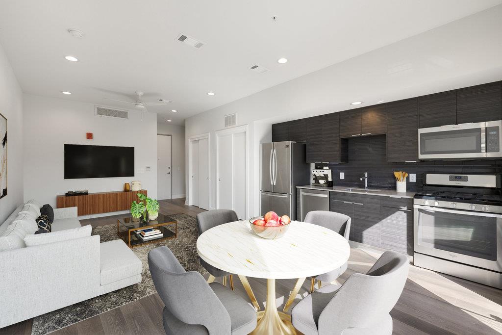 1800 E 4th St # 327, Austin, TX 78702