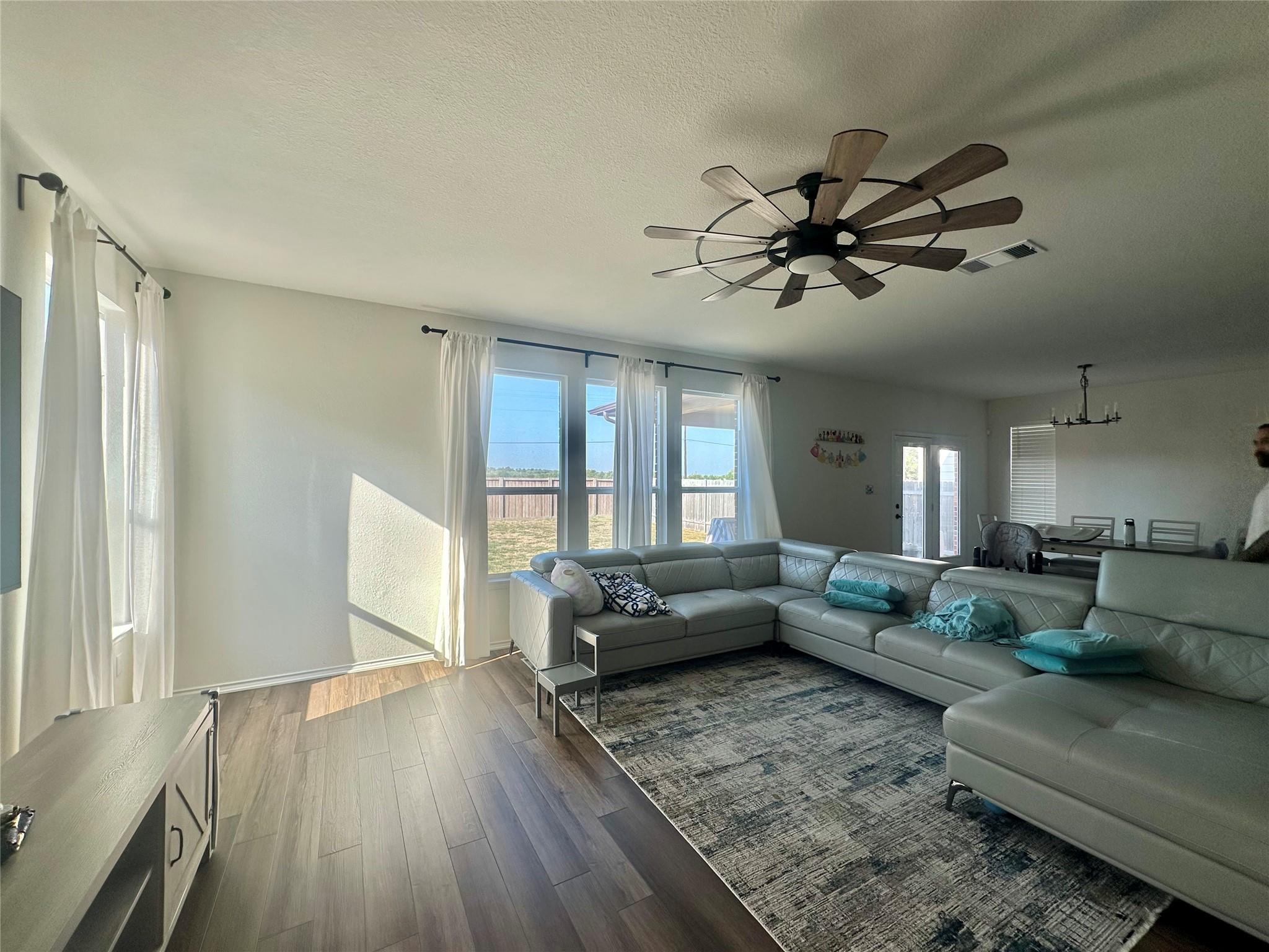 123 Adeline Dr, Kyle, TX 78640