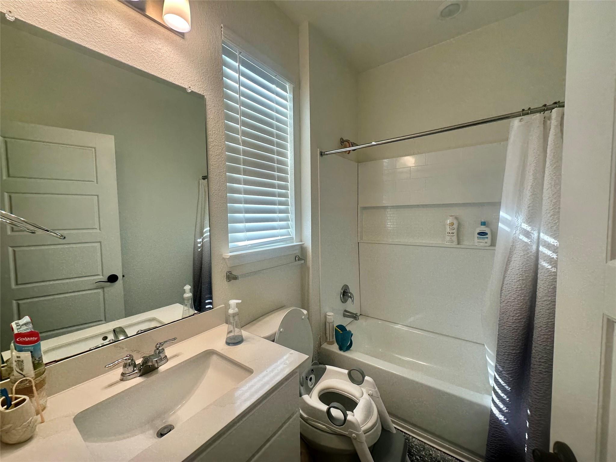 123 Adeline Dr, Kyle, TX 78640