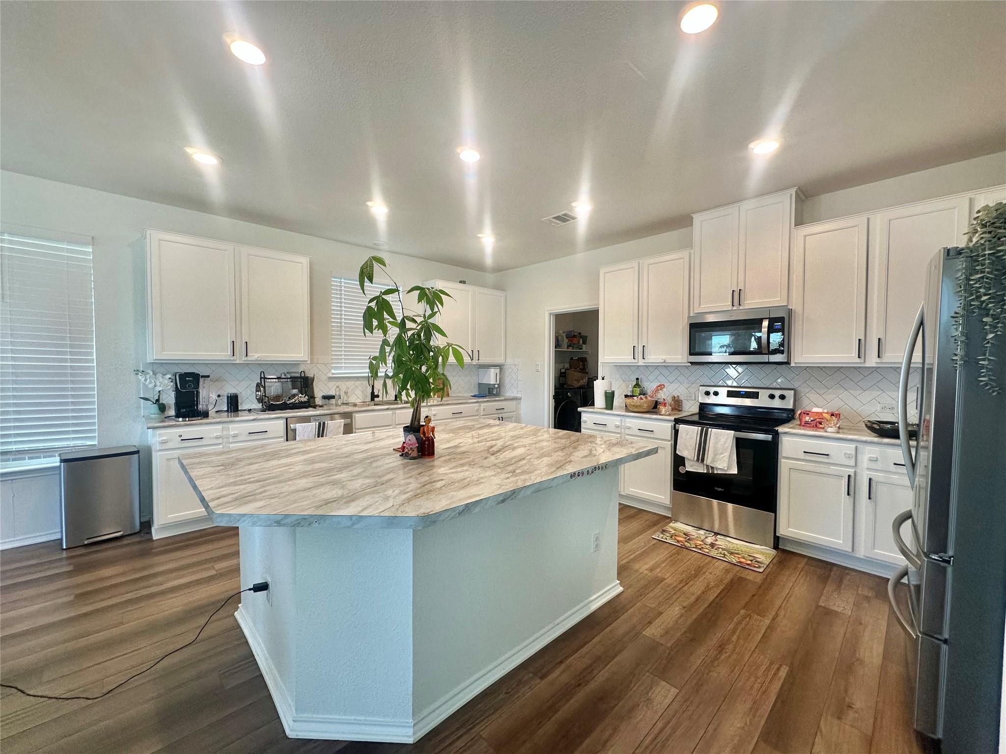 123 Adeline Dr, Kyle, TX 78640