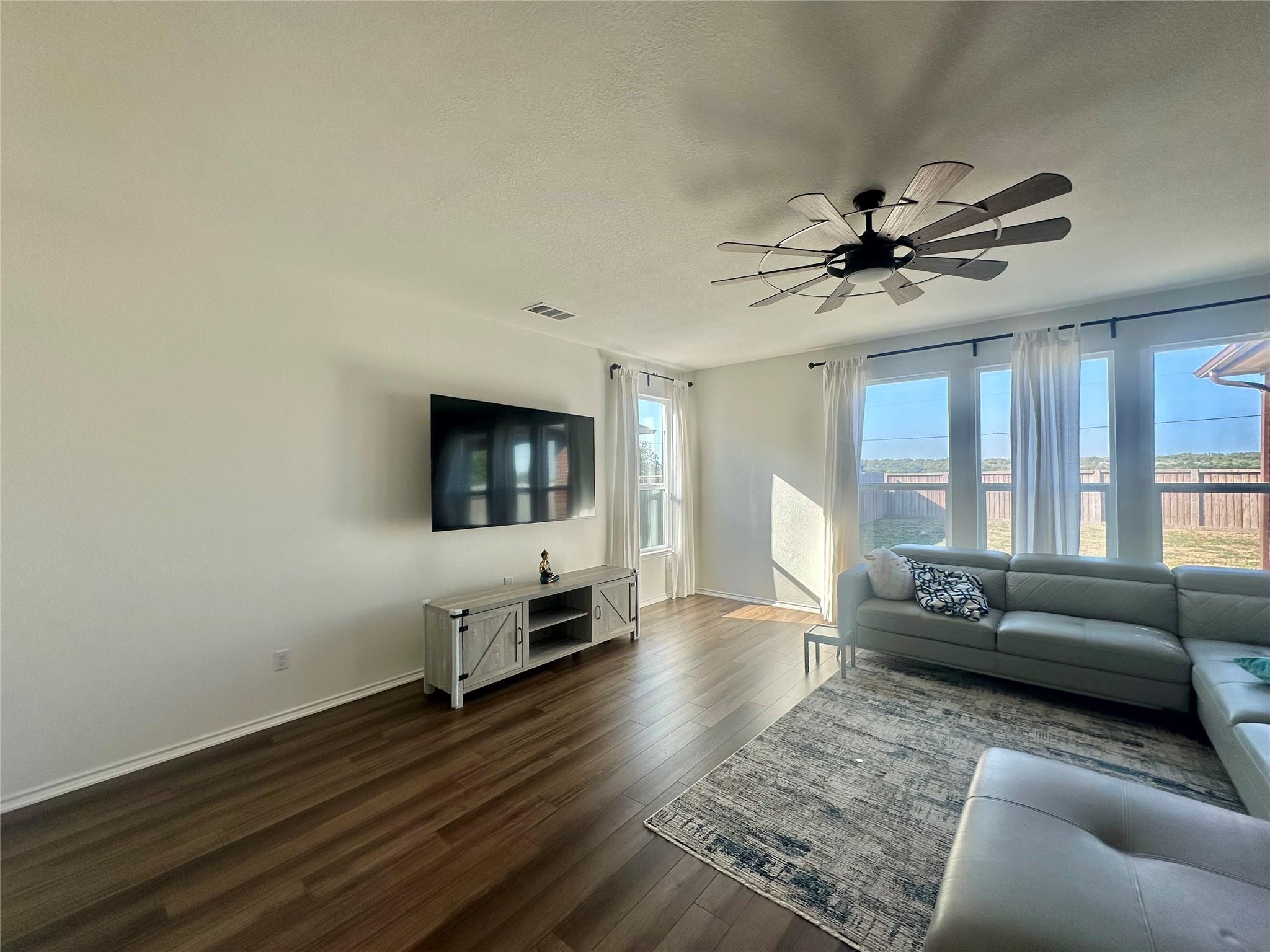 123 Adeline Dr, Kyle, TX 78640