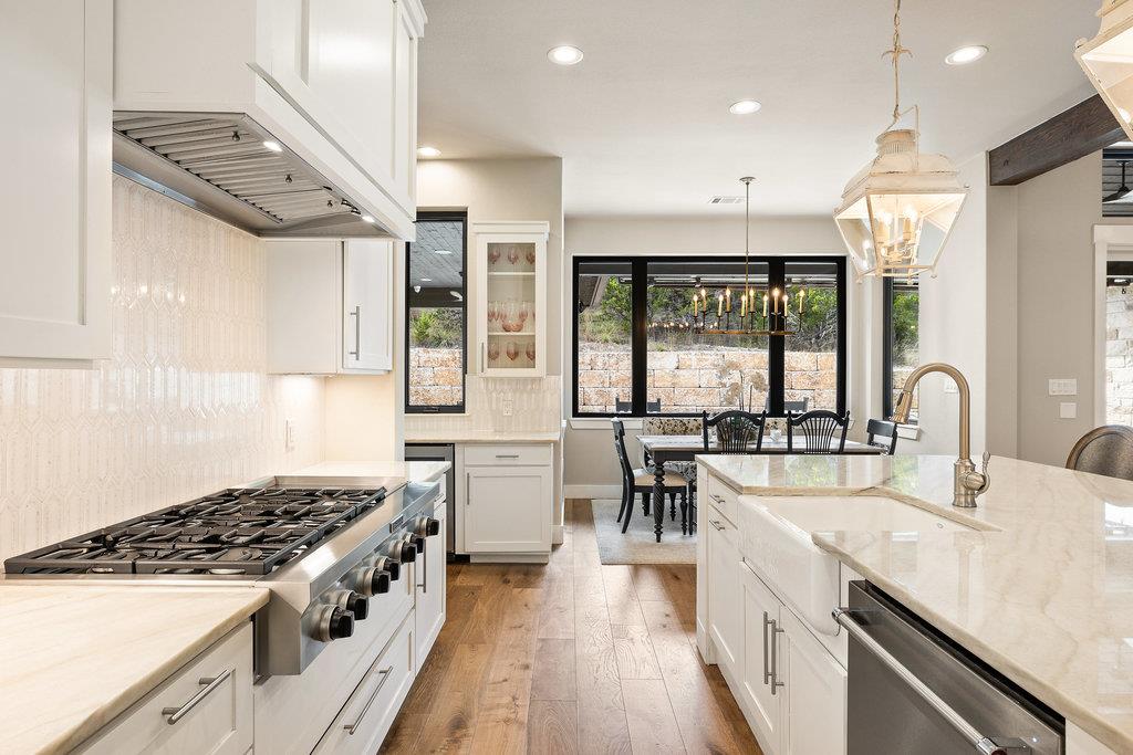 4746 R O Dr, Spicewood, TX 78669