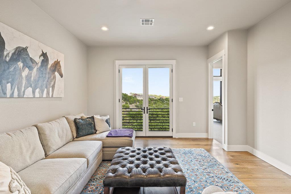 4746 R O Dr, Spicewood, TX 78669