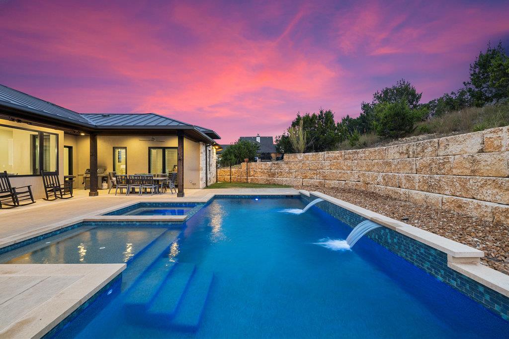 4746 R O Dr, Spicewood, TX 78669