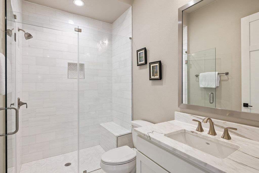 4746 R O Dr, Spicewood, TX 78669